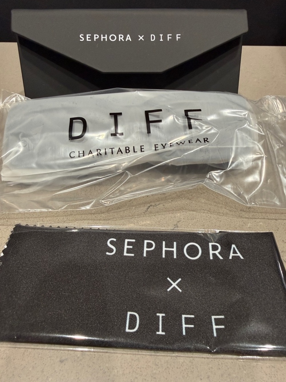 SEPHORA x DIFF Sunglasses With Case & Cloth - New/Unopened